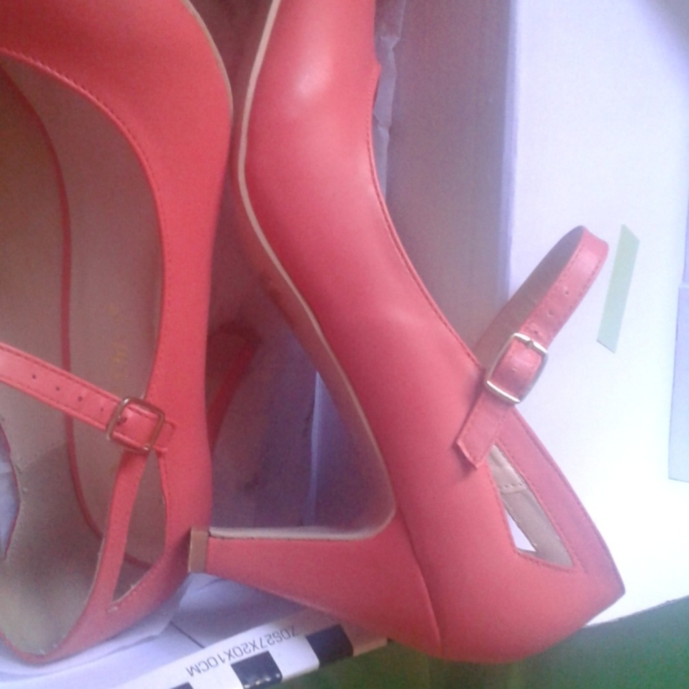 Peachy Pumps - Picture 5 of 5
